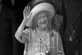 Find new and preloved queen mum items at up to 70% off retail prices. Queen Mum Ein Blick Zuruck Auf Das Leben Der Mutter Von Queen Elizabeth Gala De