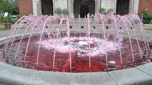 Location ou achat de fontaines à les fontaines à eau présentent d'autres avantages que la conformité aux obligations légales : La Fontaine De La Basilique A Albert En Rose Pour Octobre Rose