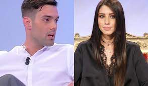 Per la prima volta nella storia di uomini e donne, il dating show di canale 5, condotto da maria de filippi, è andata in onda «in diretta» la scelta, ossia il momento più atteso, quello in cui il/la tronista comunica al suo corteggiatore/trice che è «l'altra metà della mela». Angela Nasti E Alessio Si Sono Lasciati L Ex Tronista Conferma