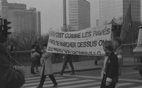 Les femmes de ces pays sont en général moins coincées sexuellement que celles de france ou angleterre par exemple. Vrouwen Tegen De Crisis Femmes Contre La Crise Kundgebung Brussel 05 03 1983 Demonstrantinnen Auf Der Strasse Mit Einem Transparent Femmes C Est Comme Les Paves A Force De Marcher Dessus On Les Prend Sur