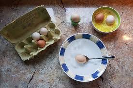 Sinkt das ei auf den boden, so ist es frisch, da es nur eine kleine luftblase enthält. Eier Test Ist Das Ei Noch Gut Oder Schon Schlecht