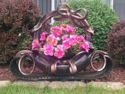 Artistic Tire Flower Pot For Garden Ideias Para Pneus Artesanato Com Pneus Arte Com Pneus