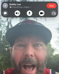 I've been calling @bobbyleelive all day and he won't answer my FaceTime