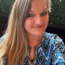 Lori Hanners's Instagram, Twitter & Facebook