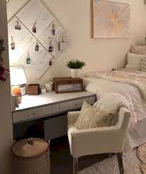Pin By Jana Shea On Dream House In 2020 Apartment Decorating College Bedroom College Apartment Decor Simple Bedroom