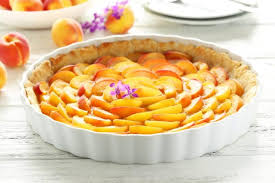 Versare sul fondo uno strato generoso di confettura di albicocche e disporvi le albicocche denocciolate tagliate a metà, disponendo la base verso il basso. Ricetta Crostata Di Albicocche Vegan Non Sprecare