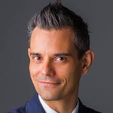 Lee Munson's Instagram, Twitter & Facebook