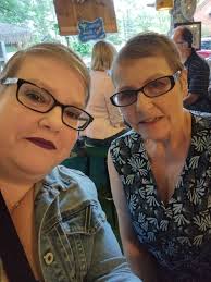 I want ma mom back so bad 😭 I miss her so much!!!!!