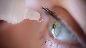 FDA aprueba gotas para la vista que podrían reemplazar temporalmente las gafas de lectura
