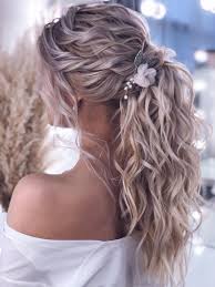We've gone back to easy and breezy wedding hair here and this look screams bohemian, a. 20 Easy And Perfect Updo Hairstyles For Weddings Elegantweddinginvites Com Blog