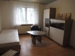 Das zimmer befindet sich in einem gemütlichen stadthaus, welches auf zwei etagen als… 1 Zimmer Wohnung Zu Vermieten Untergasse 5a 65555 Limburg Offheim Limburg An Der Lahn Mapio Net