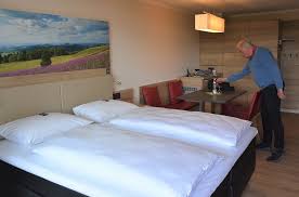 > bitte reservieren sie vorab im rahmen der öffnungszeiten der bowlingbahn telefonisch eine bahn unter tel. Das Warten Auf Die Wiedereroffnung Das Grosse Schiff Rhon Park Hotel Aktiv Resort Bereitet Sich Fur Urlaub In Corona Zeiten Vor Lokale Nachrichten Aus Stadt Und Landkreis Schweinfurt