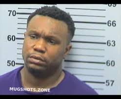 ROBERTS KENDRICK LEVI 04/13/2023