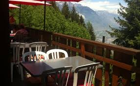 Vous y trouverez les meilleures pièces uniques ou personnalisées de nos guirlandes et drapeaux boutiques. Restaurants Walliser Kostlichkeiten In Martigny Drapeau Suisse Wallis Schweiz