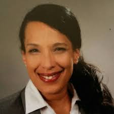 Melanie Thompson's Instagram, Twitter & Facebook