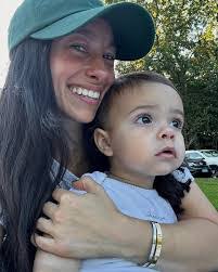 Gina Lola's Instagram, Twitter & Facebook