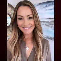 Jennifer Brucker's Instagram, Twitter & Facebook