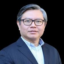 Have you ever experienced failure? For the past 20 years, I have  continuously pursued my studies, and along the way, I've faced numerous  failures. But I didn't let those setbacks define me.