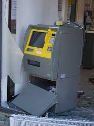 Ma tante agée de 89 ans et ayant une petite retraite,a voulu retirer 100 euros au dab de la poste des 5 avenues à marseille,après avoir tapé la somme au distributeur,celui ci lui a notifie un probleme technique ,lui a sortit un ticket de débit de 100 euros sans lui attribuer l'argent,aprés plusieurs reclamations,la poste a reconnu l. Faits Divers Bonne Le Distributeur Automatique De Billets De La Banque Postale Arrache En Pleine Nuit