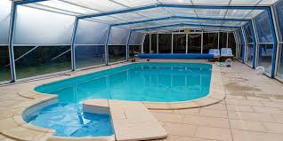 Cela dit, il existe de nombreuses solutions et certaines sont beaucoup moins onéreuses que d'autres. Abri De Piscine Avec Ou Sans Rail Avantages Et Inconvenients