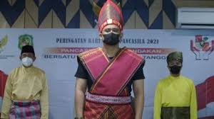 Edaran bupati bojonegoro tentang seragam asnbupati mbd tegaskan asn harus loyal dalam melaksanakan tugas. Catat Asn Trenggalek Wajib Kenakan Pakaian Adat Setiap Kamis Suara Jatim