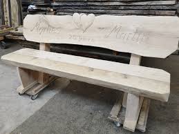 Schöne holzbänke für draußen von rustikal bis puristisch mit oder ohne lehne witterungsbeständig & pflegeleicht jetzt massive.jetzt online holzbank kaufen. Mobel Mit Gravuren Die Holzfabrik