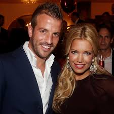 Doch ein detail fehlt noch, bevor papa mats am dienstag ins turnier einsteigt. Sylvie Meis Sohn Damian Zieht Zu Rafael Van Der Vaart Stern De