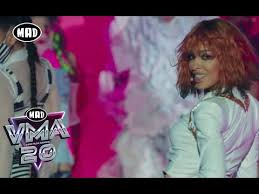 Αξίζει να σημειωθεί πως τα mad vma 2021 θα μεταδοθούν από τη συχνότητα του mega ενώ την εμφάνισή της στην απονομή θα κάνει μετά από χρόνια και η ελένη μενεγάκη για να χαρίσει στην καλή της φίλη, νατάσα θεοδωρίδου, το ειδικό. Elenh Foyreira Feat Chraja X Super C Unterines Light It Up Mad Video Music Awards 2020 Youtube