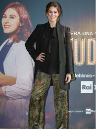 Nel 2010, entra come cantante nel talent show amici di maria de filippi, prima aspirante, poi nella scuola.la sua eliminazione causa una protesta da parte di platinette, che si. Sanremo 2017 Chi E Diana Del Bufalo La Donna Piu Ansiogena Di Sempre Seconda Solo Al Baffo Roberto Da Crema Il Fatto Quotidiano