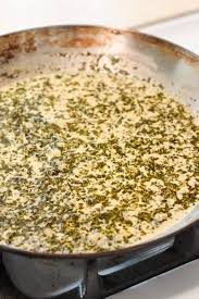 Garlic White Pizza Sauce Under 10 Minutes And Oh So Creamy Recipe White Pizza Sauce Pizza Sauce Recipes