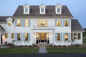 They are often built with a spacious veranda which sometimes surrounds three sides of the building. Impressive Modern Colonial Style House Design Ideas