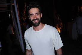 Carneiros tem festa de ano novo inspirada em Ibiza e Mykonos