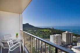 The flatter waters make it easier to explore the jagged pinnacle reefs. Waikiki Resort Aston Waikiki Sunset Official Site