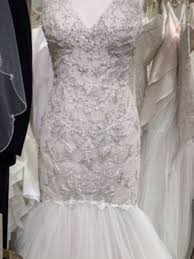This beautiful dress is designed in a mermaid style. Oleg Cassini Mermaid Beaded Floral Lace Wedding Dress Wedding Dress New Size 6 970