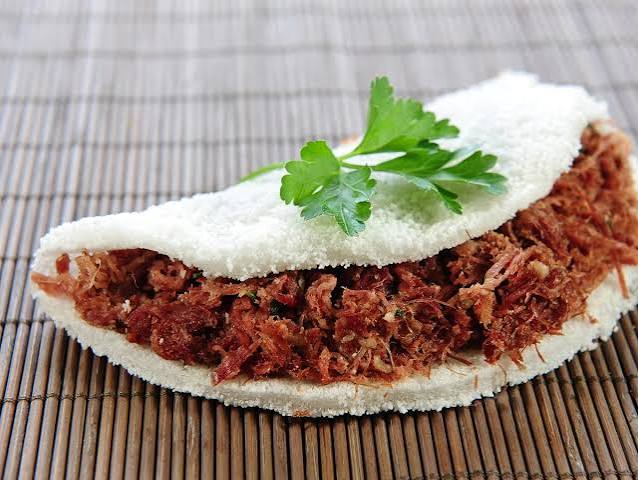 Tapioca Recheada de Carne