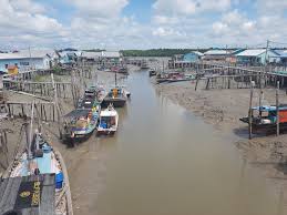 Its narrowest part is under 0.5 mile wide abreast of pulau che mat zin. Jalanjalan Pulau Ketam Selangor