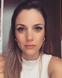 Maureen Ribeiro's Instagram, Twitter & Facebook