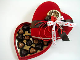 Boite Coeur Rouge Garnie Chocolats Croustillants Deco Epices Chocolat Cadeau Chocolat Beurre De Cacao