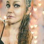 Kari Stover's Instagram, Twitter & Facebook