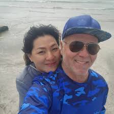 Looking for an electrician any recommendations are welcome !