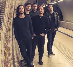 Olyan ö, iszom a bort, visszajövök, valahol itt, van ez a hely, van egy ház, harmónikás. Bagossy Brothers Company Photos 3 Of 4 Last Fm