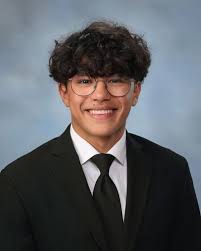 Fontainebleau honors Class of 2025 at graduation ceremony