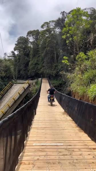 Nos fuimos a conocer el nuevo puente de San Bartolo., En la vereda El  Viadal, la comunidad ya cuenta con un puente que viene a solucionar, en  parte, el paso y la movilidad de las familias que habían ...