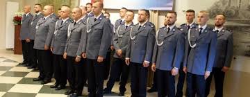 W trakcie uroczystości wręczono odznaczenia państwowe i resortowe, odbył się uroczysty apel oraz mianowanie na wyższe stopnie. Swieto Policji Fakty Oswiecim