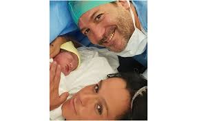 Fue ese momento, cuando el cantante mexicano se enteró. La Familia Guzman Pinal Da La Bienvenida A Su Nuevo Integrante