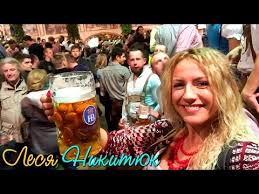 Теперь вместе с андреем бедняковым она путешествует по всему миру.сільська левиця (не плутати зі світською левицею), леся никитюк обожнює ходити по вечірках, спілкуватися з зірками, пити безкоштовний. Morozhenoe So Vkusom Piva Lesya Nikityuk I Orel I Reshka V Myunhene Vypusk 11 14 Yubilejnyj Sezon Youtube