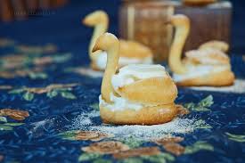 Filled Pate A Choux Swan Daring Baker Challenge August 2012 With Images Easy Food To Make Pate A Choux Food Blogging Resources
