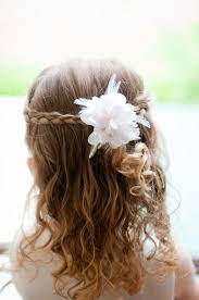 25 Kinderfrisuren Fur Madchen Zur Hochzeit Und Kommunion Kommunion Frisur Madchen Kinderfrisuren Kommunion Frisuren