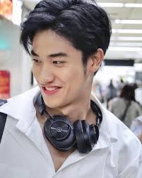 Korea Idols And Their Earphones