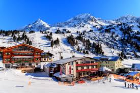 Lyžovanie v Rakúsku: Top strediská a tipy pre zimnú dovolenku